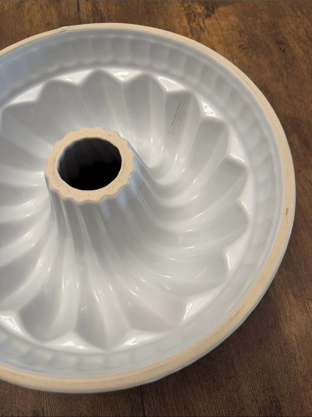 Williams Sonoma Vintage Retired White Glazed Stonewear Swirl Bundt Cake Pan NEW!